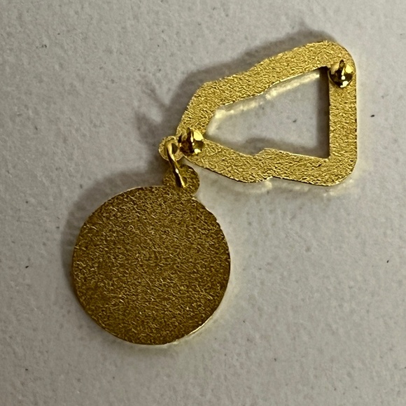 New Era Toronto Blue Jays Pin Brooch Baseball Hat Pins Streetwear Hats Gold - Picture 5 of 7